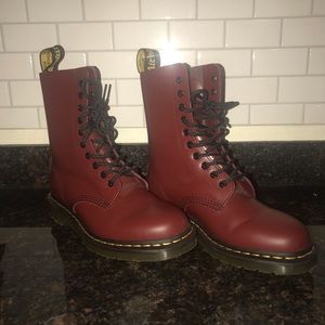 Size 8 (Fits like a 9) Dr.Martens